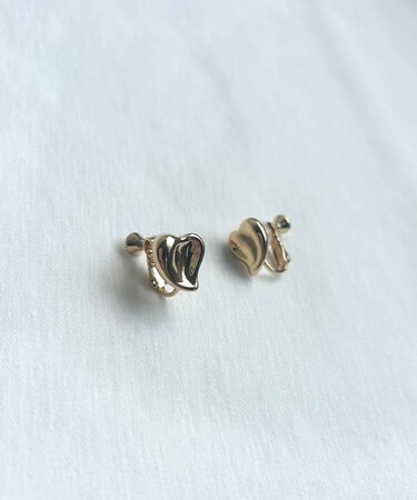 ハートモチーフイヤリング