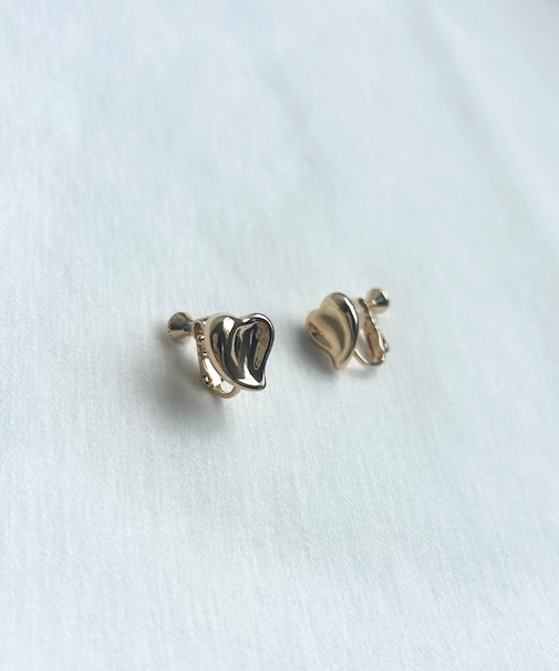 ハートモチーフイヤリング