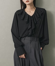 Vネックラッフルブラウス