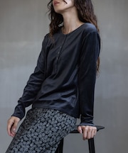 『UR TECH』ベロアヘンリーネックプルオーバー