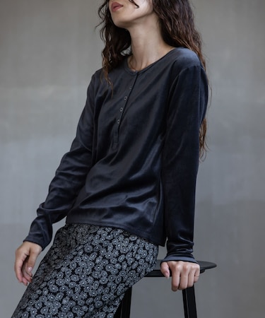 『UR TECH』ベロアヘンリーネックプルオーバー