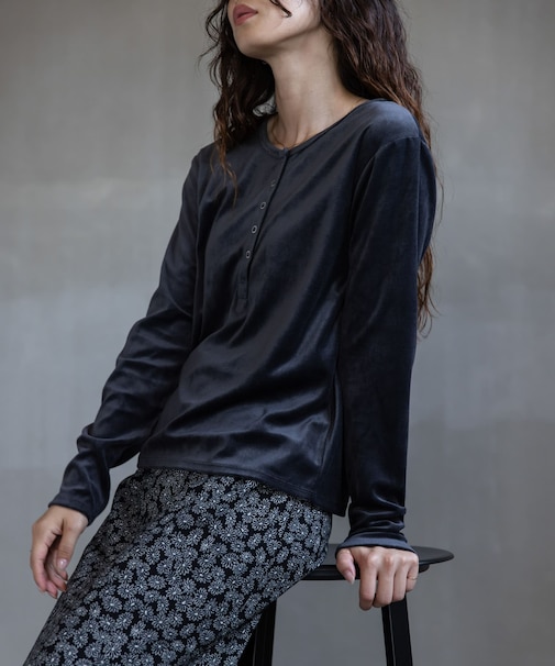 『UR TECH』ベロアヘンリーネックプルオーバー