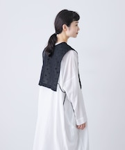 ドット刺繍ウールガーゼビブ