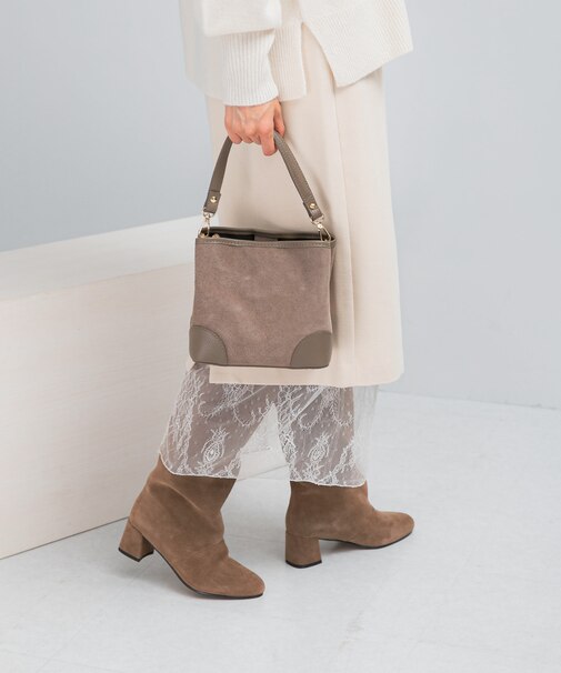 AULENTTI　スエードスクエアBAG