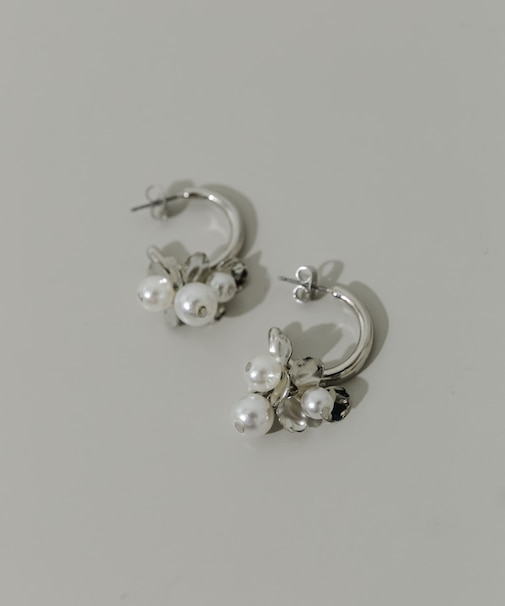 メタルフラワーパールフープピアス