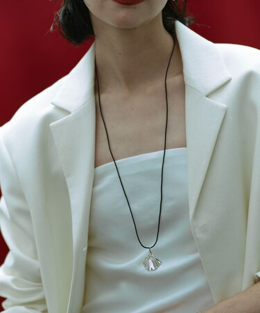 SMELLY so’ frill piece cord necklace