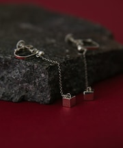 SMELLY so　cube chain earring
