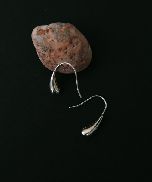 SMELLY so　drop hook pierce
