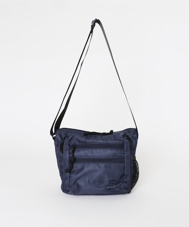 URD マルチポケットショルダーバッグ