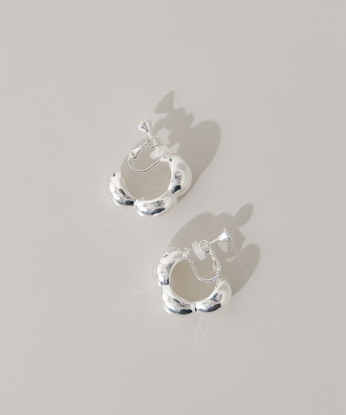 メタルデザインボリュームイヤリング