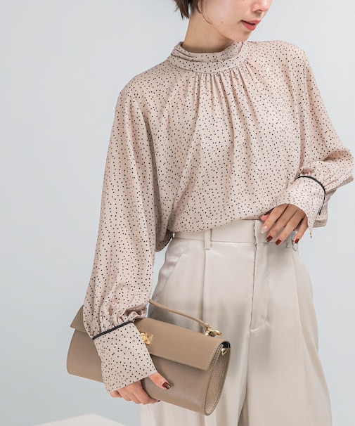 ギャザーハイネックブラウス