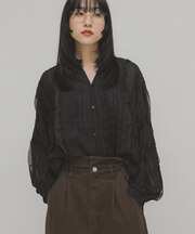 プチフリルブラウス