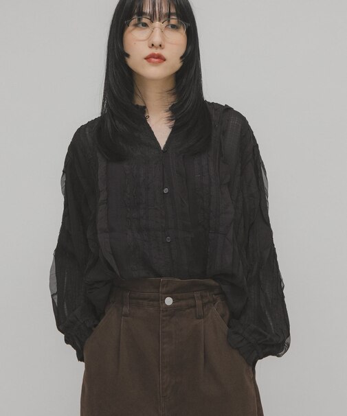 プチフリルブラウス