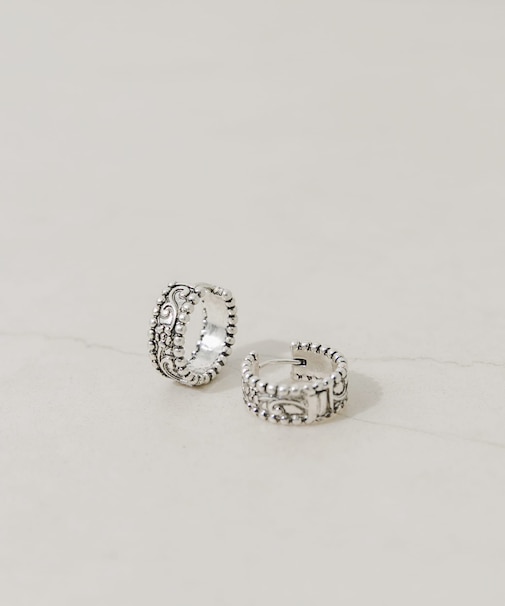 ヴィンテージチックワンタッチフープピアス