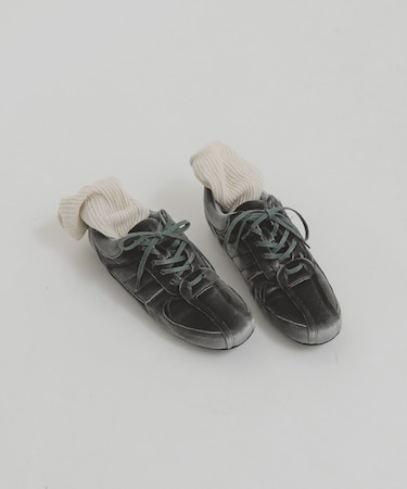 ベロアスニーカー