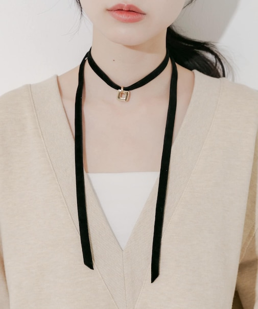 スクエアチャームベロアチョーカーネックレス