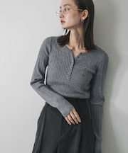 『洗濯可』シシュウヘンリーネックミニケーブルセーター