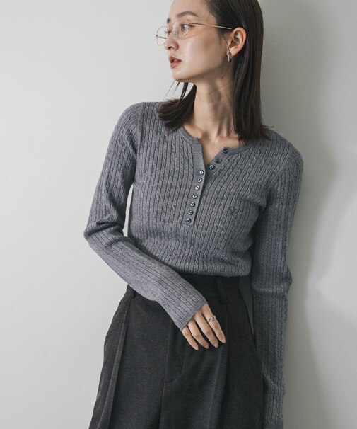 『洗濯可』シシュウヘンリーネックミニケーブルセーター