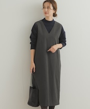 『UR TECH』ストレートラインジャンパースカート