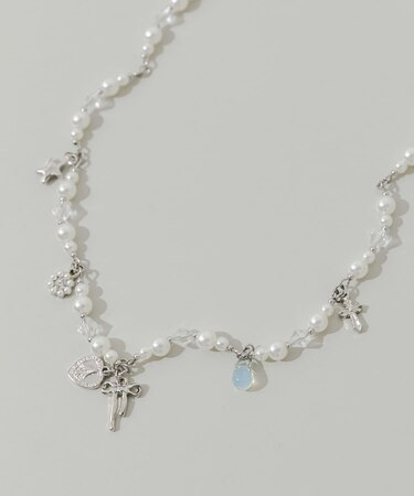 キラキラチャームパールネックレス