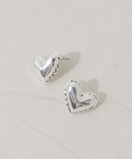 プックリメタルハートピアス