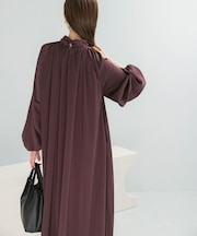 ハイネックギャザーサテンドレス