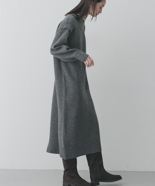 ショルダータックニットワンピース