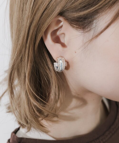 ツイストデザインフープイヤリング｜アーバンリサーチの通販｜&mall