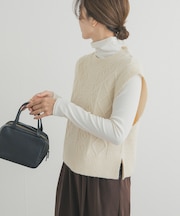 ケーブル柄ニットベスト