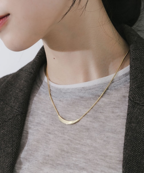 カーブメタルプレートネックレス