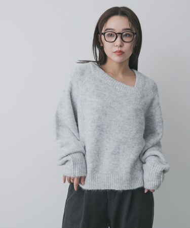 アシメネックニット