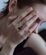 SMELLY so’ onyx ball chain ring