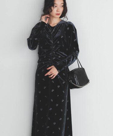 ベロアシャーリングドレス