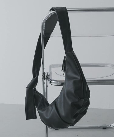 クロワッサンショルダーバッグ