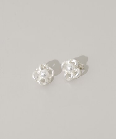 メタルフラワーパールイヤリング