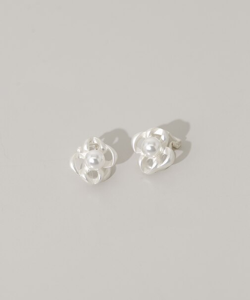 メタルフラワーパールイヤリング