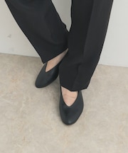 Vカットパンプス