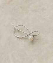 パールブローチ