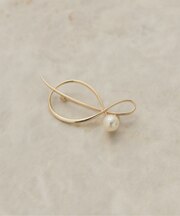 パールブローチ