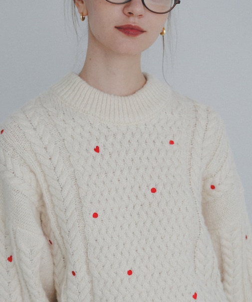 刺繍ケーブルニット