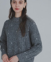 刺繍ケーブルニット