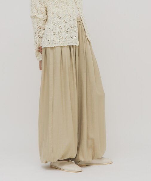 サテンバルーンパンツ