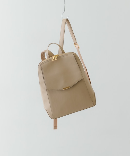 メタルフラップA4リュック