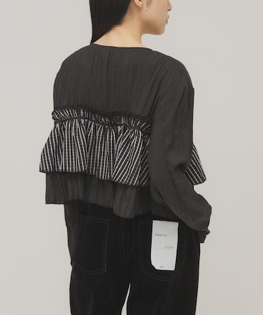 フリルレイヤードブラウス