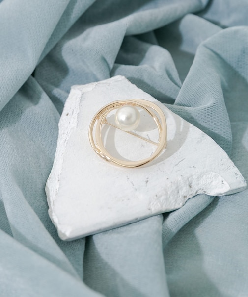 ニュアンスサークルポイントパールブローチ