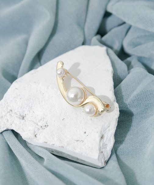 ウェーブパールブローチ