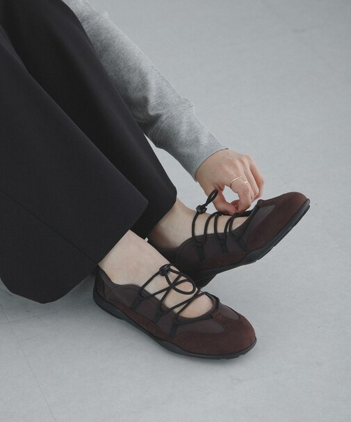 レースアップバレエスニーカー