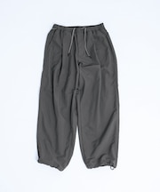 『UR TECH』ナイロンタッサートラウザー