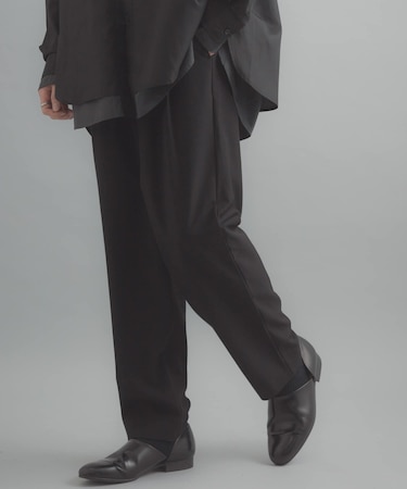 ダブルタックテーパードパンツ