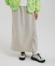 『UR TECH』ナイロンタッサ－ラップ風スカート